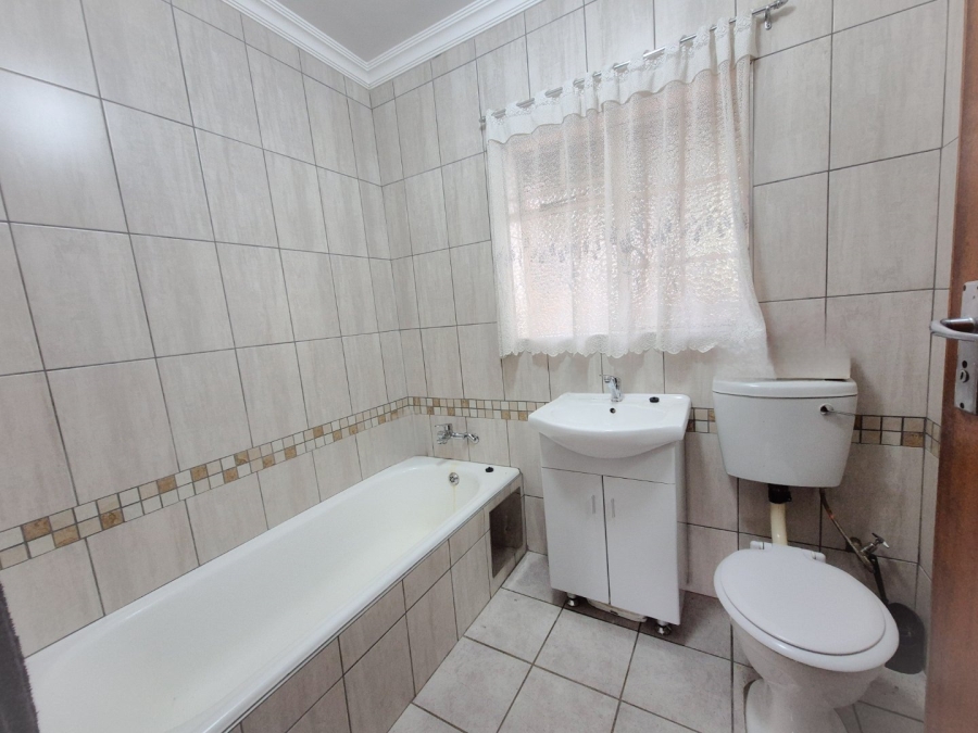 4 Bedroom Property for Sale in Roodia Free State